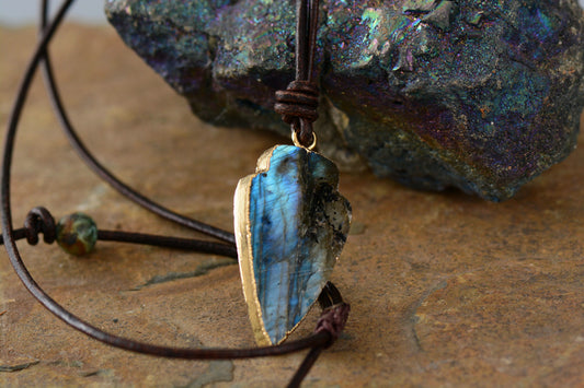Handmade Labradorite Pendant Arrowhead Leather Necklace